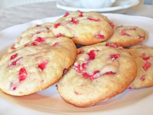STRAWBERRY CHEESECAKE COOKIE