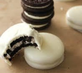 White Chocolate Dipped Oreo’s (2/pack)