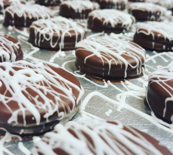 Chocolate Dipped Oreo’s (2/pack)